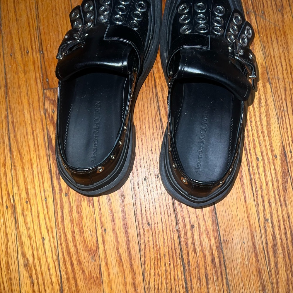 Alexander McQueen Black Leather Loafers with Silver Eyelets - Picture 4 of 4